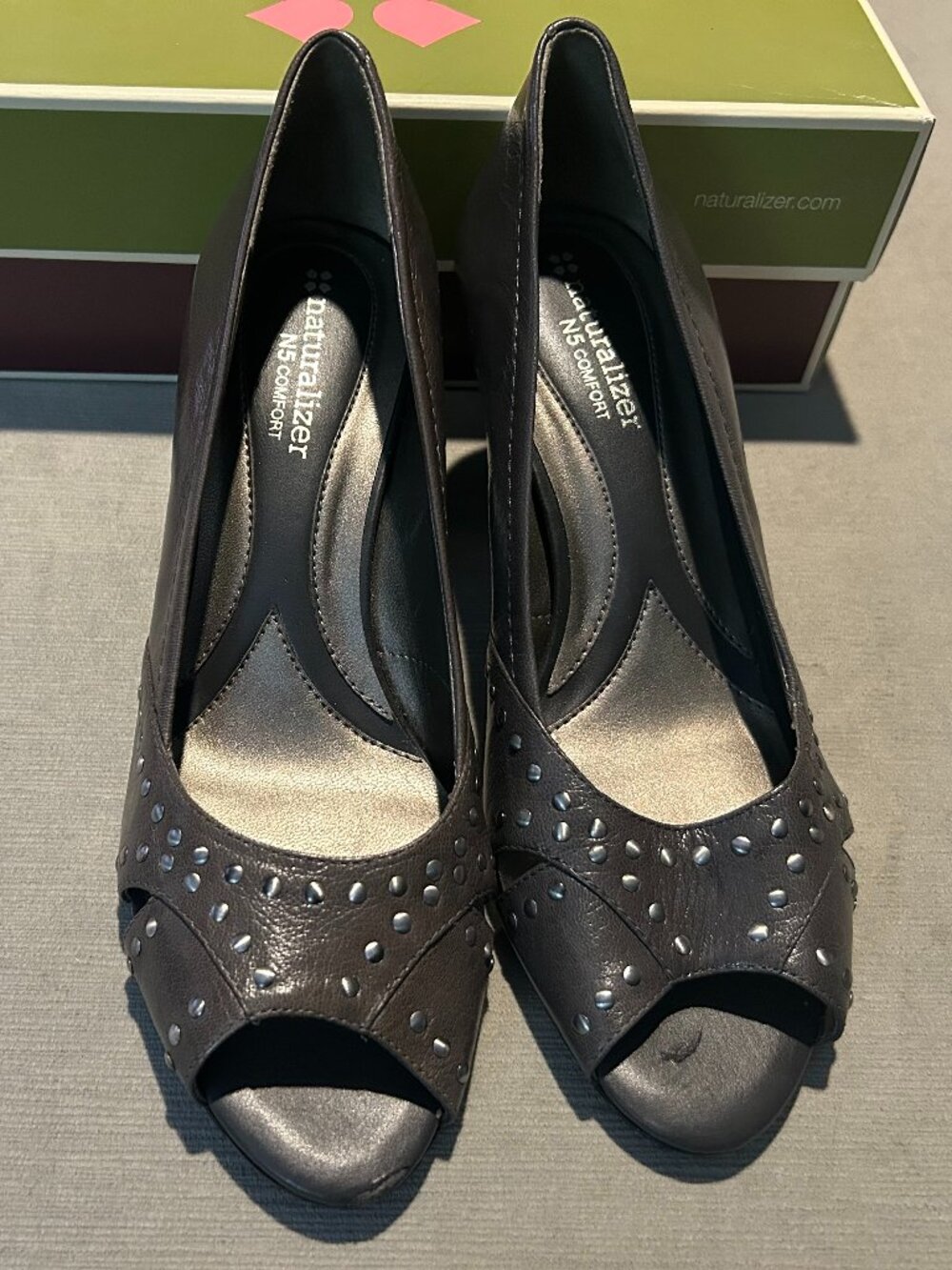 NATURALIZER Firefly Peep Toe Pump *Elephant Skin Gray Leather Studded Size 7M